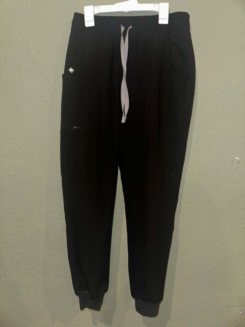 FIGS Women's Zamora Jogger Scrub Pants in Black